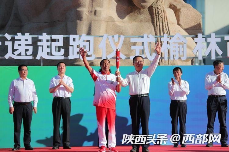 塞上古城開跑！ 十四運(yùn)會(huì)和殘?zhí)貖W會(huì)火炬在榆林傳遞